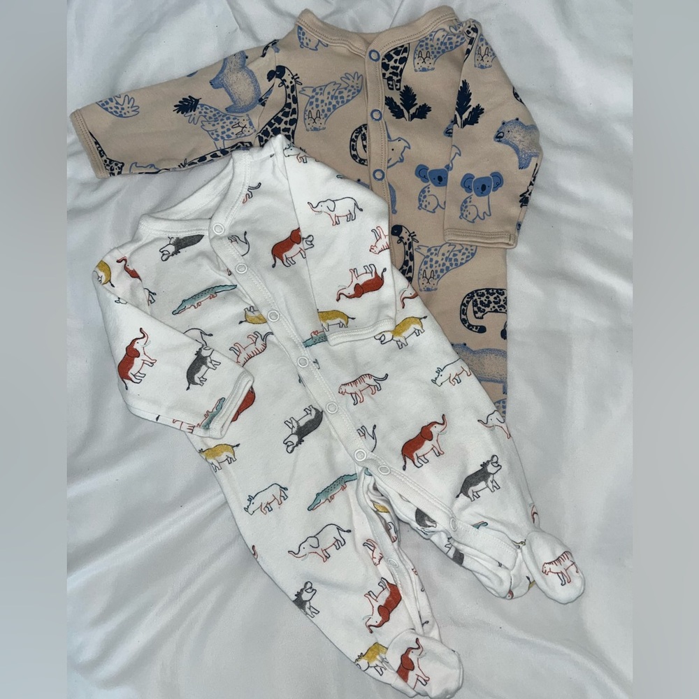 Carter’s footed sleepers 3 months size